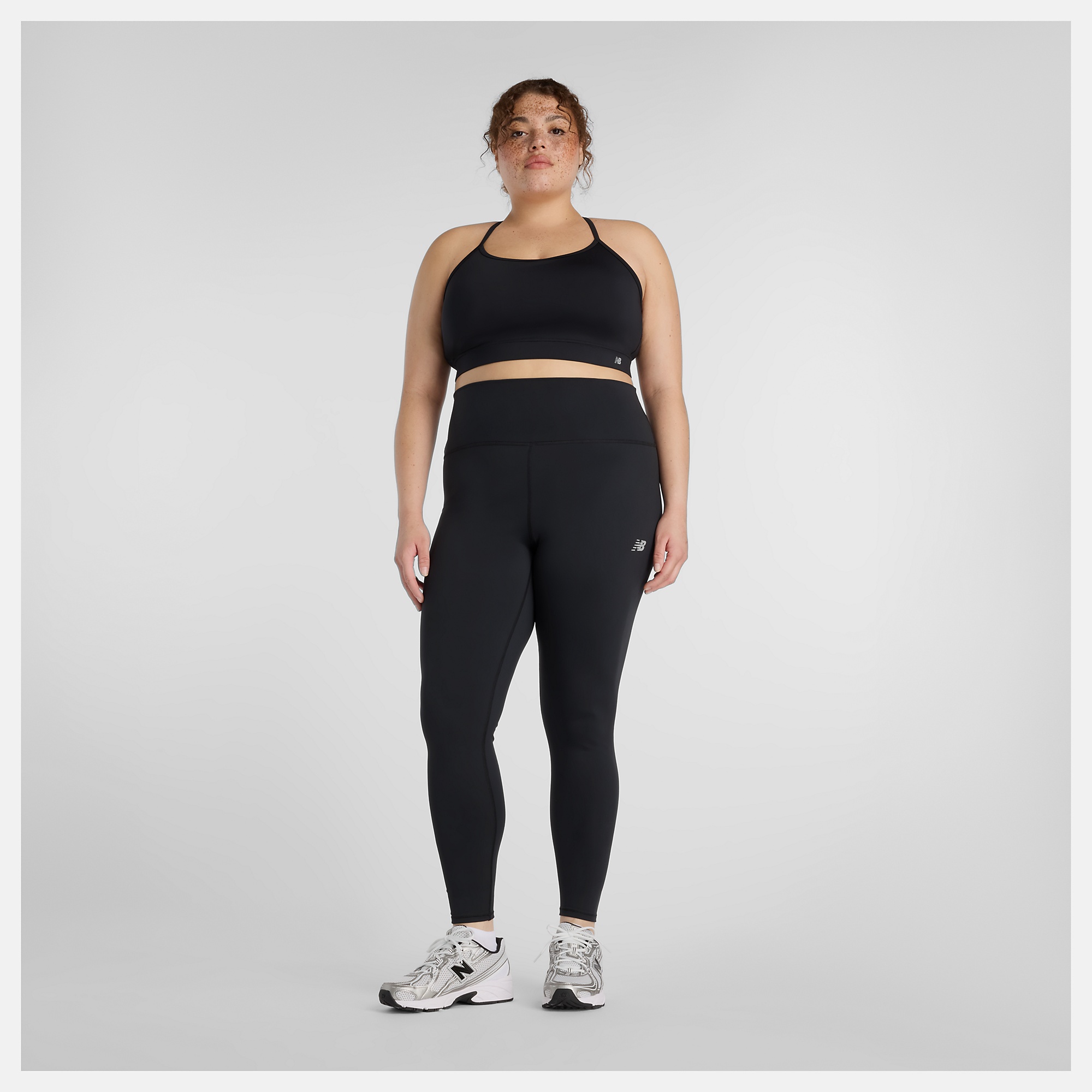 Ciara lleva una talla XL y mide 5'7"/170cm. Pecho : 47"/119cm, Cintura : 40"/102cm, Caderas : 49"/124cm