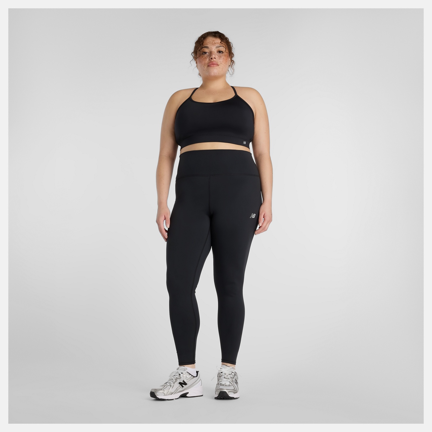 Ciara lleva una talla XL y mide 5'7"/170cm. Pecho : 47"/119cm, Cintura : 40"/102cm, Caderas : 49"/124cm