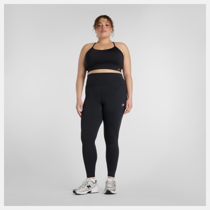 Ciara lleva una talla XL y mide 5'7"/170cm. Pecho : 47"/119cm, Cintura : 40"/102cm, Caderas : 49"/124cm