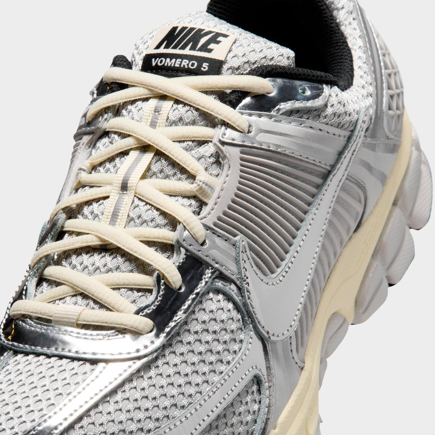 Men's Nithtke Zoom Vomero 5 Casual Shoes - Part 1 - Grey Fog/Metallic Silver/Coconut Milk/Chrome - Detail shot