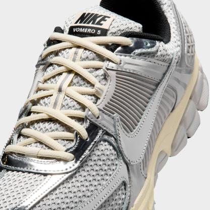 Men's Nithtke Zoom Vomero 5 Casual Shoes - Part 1 - Grey Fog/Metallic Silver/Coconut Milk/Chrome - Detail shot
