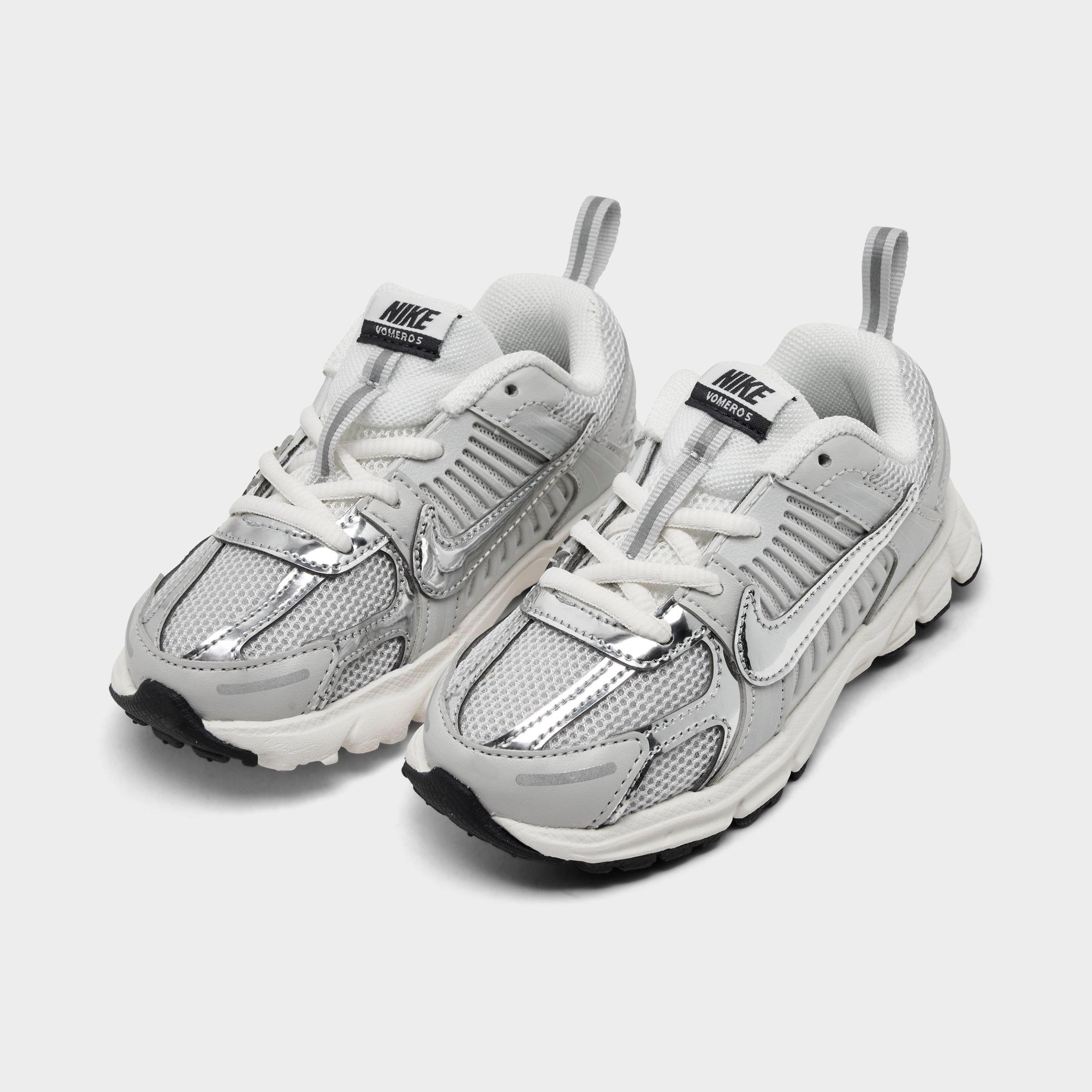 Kids' Toddler Nithtke Vomero 5 Casual Shoes - Photon Dust/Gridiron/Chrome - Both shoes facing left