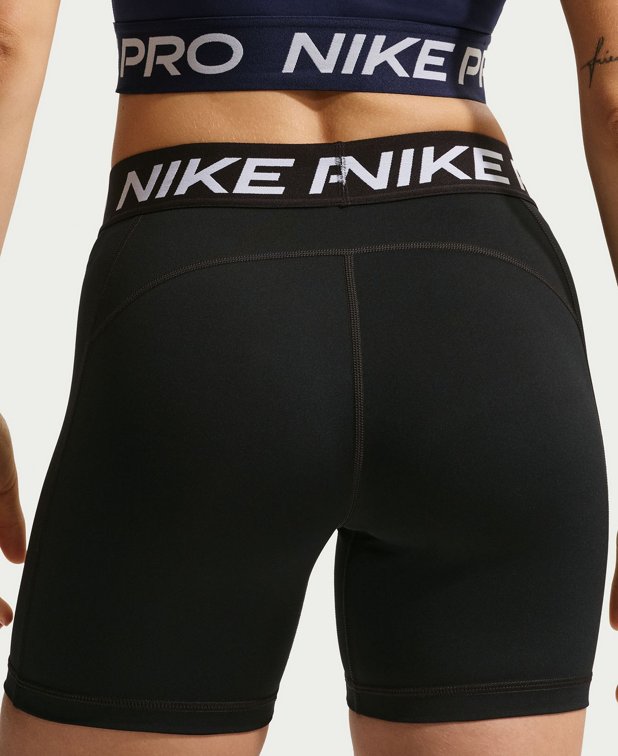 Nike Women's Pro 365 5" Mid-Rise Shorts - Black/white