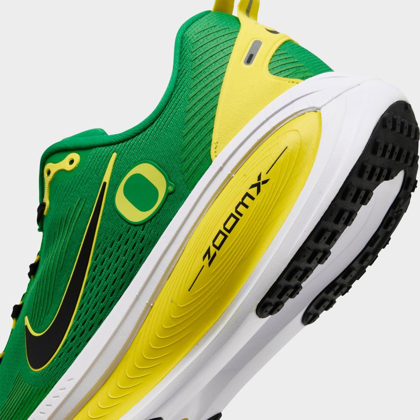 Men's Nithtke Vomero 18 Purdue Boilermakers Running Shoes - Part 1 - Apple Green/White/Black - Detail shot