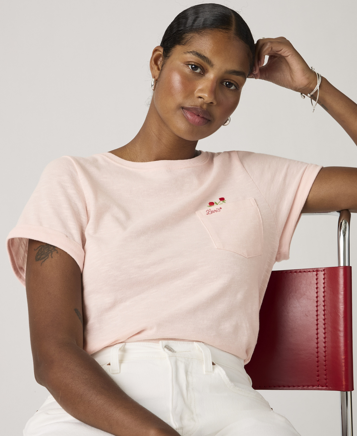 Levi's Women's Graphic Julie Pocket Crewneck Cotton T-Shirt - Red Flower Pocket Crystal Pink