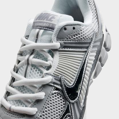 Men's Nithtke Zoom Vomero 5 Casual Shoes - Part 2 - Summit White/Light Smoke Grey/Smoke Grey/Metallic Silver - Detail shot