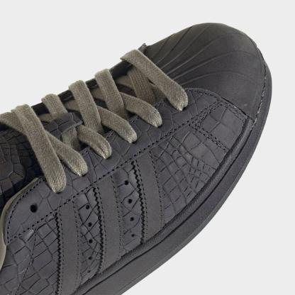 Men's adidas Originals Superstar II Casual Shoes - Part 1 - Utility Black/Grey/Clay - Detail shot