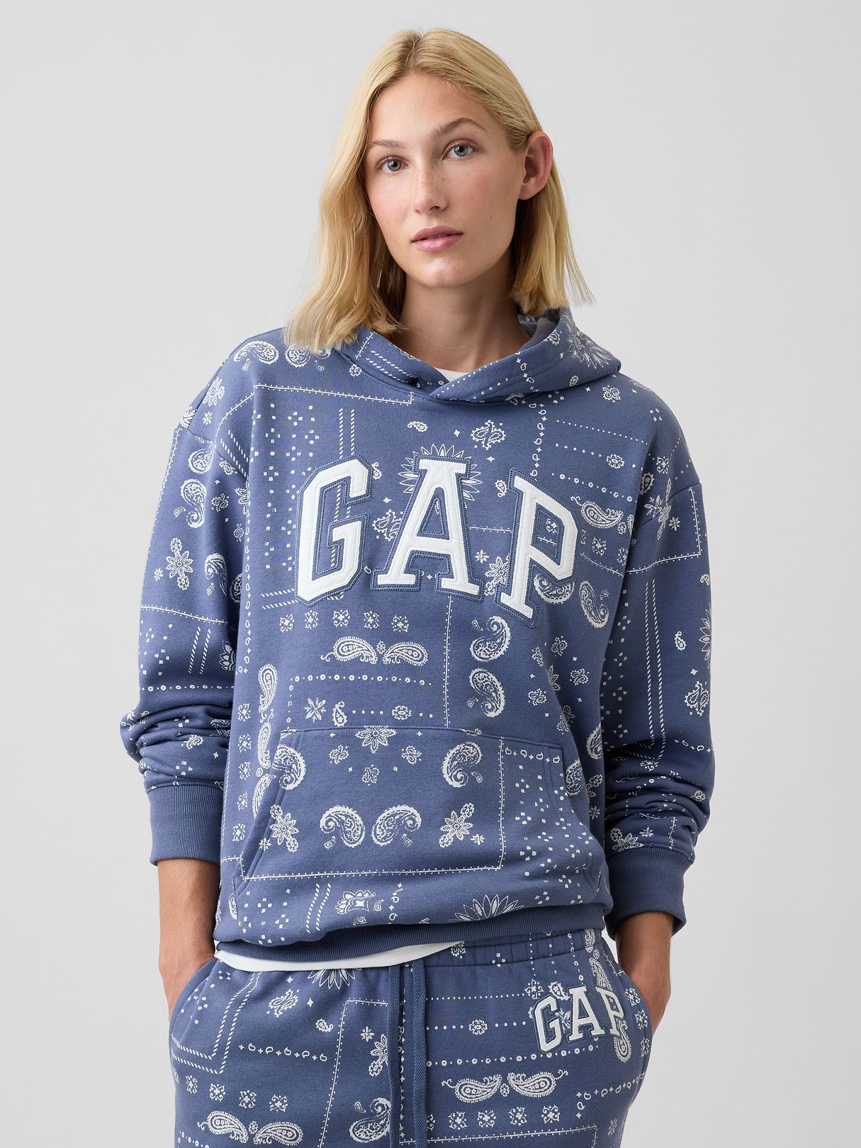 Relaxed Gap Logo Hoodie - Blue bandana