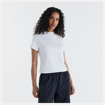 Eileen is wearing size S and is 5'9"/175.26cm. Chest: 33"/83.82cm, Waist: 25"/63.5cm, Hips: 38"/96.52cm