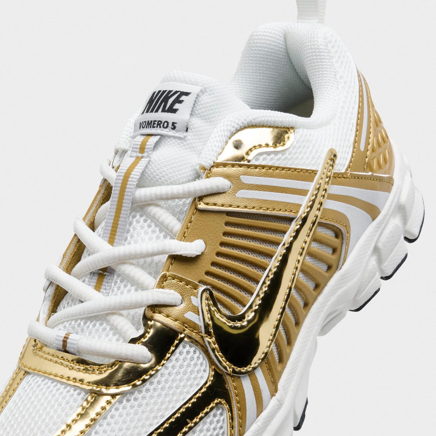 Little Kids' Nithtke Vomero 5 Casual Shoes - Sail/Metallic Gold/Anthracite - Detail shot