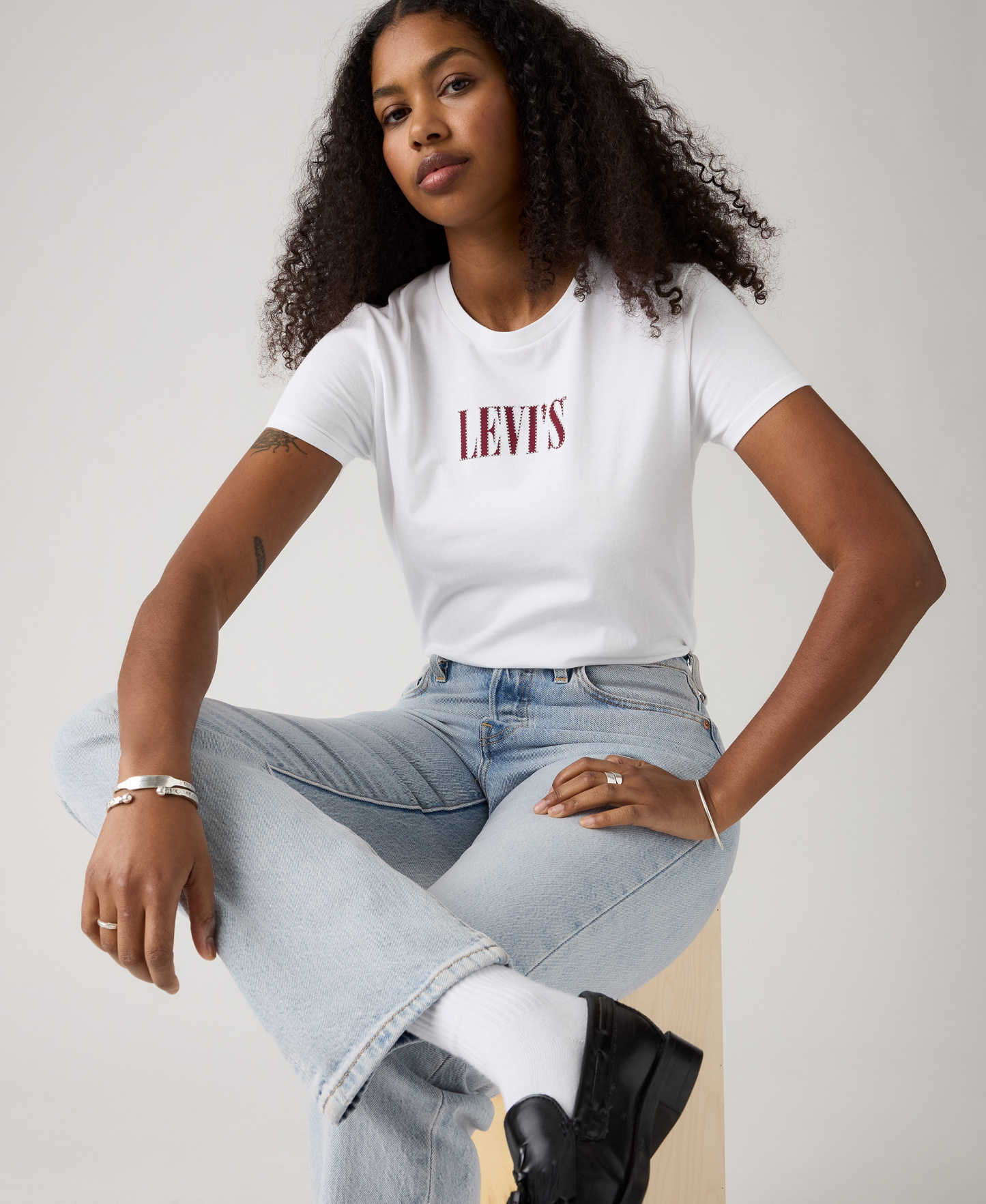 Levi's Women's Perfect Graphic Logo Cotton T-Shirt - Serif Stud Outline Bright White