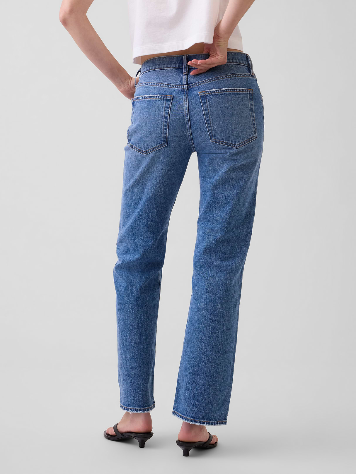 Mid Rise Relaxed Straight Jeans - Medium wash