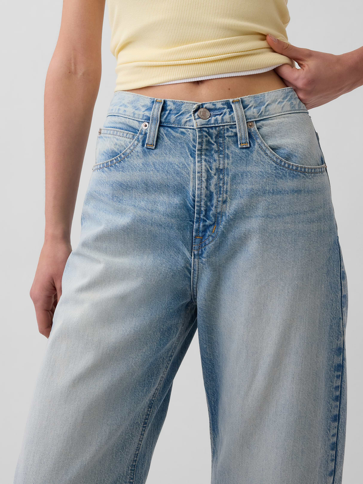 High Rise Crop Barrel Jeans - Light wash