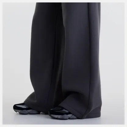 Chi lleva una talla S y mide 5'9"/ 175cm. Pecho : 32"/81cm, Cintura : 24"/61cm, Caderas : 35"/89cm
