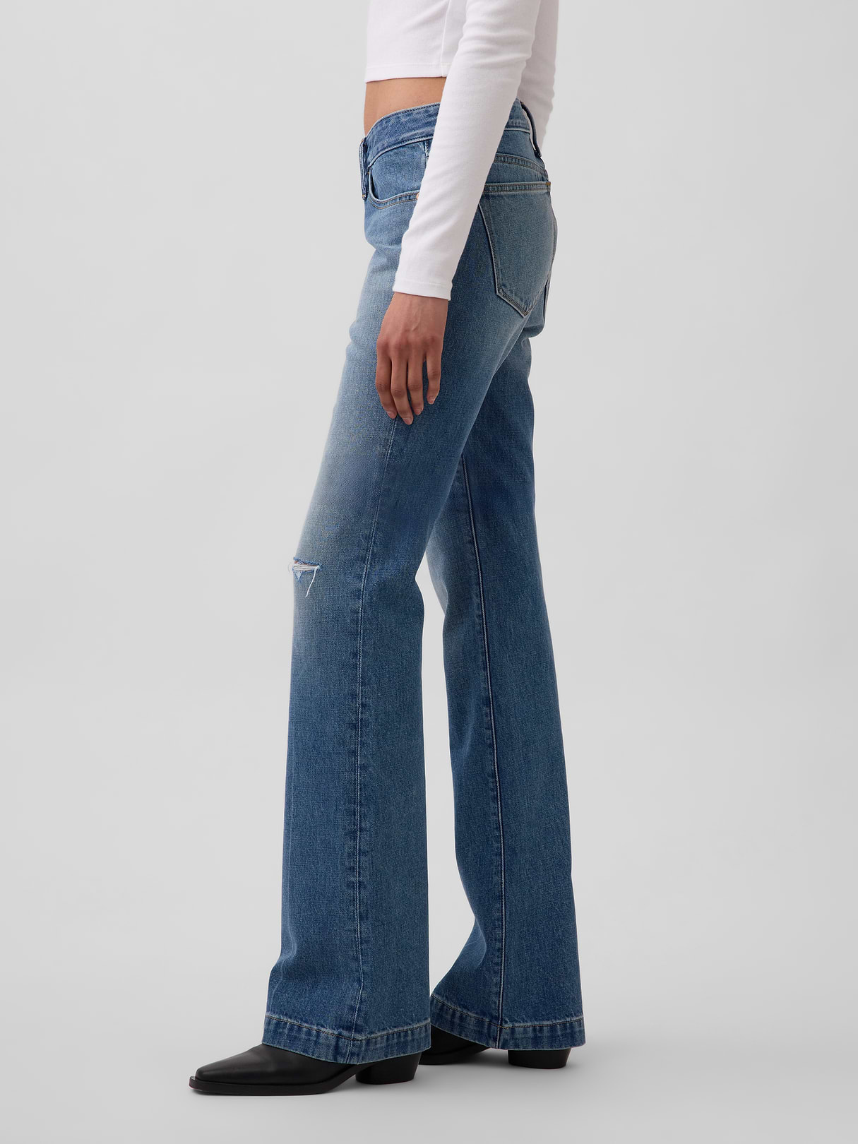 Low Rise Long & Lean Split-Hem Jeans - Medium wash