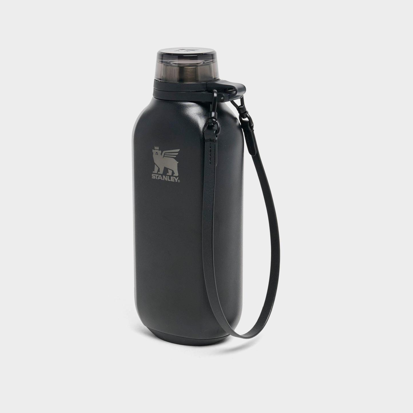 Stanley Clutch Water Bottle (16 oz) - Black