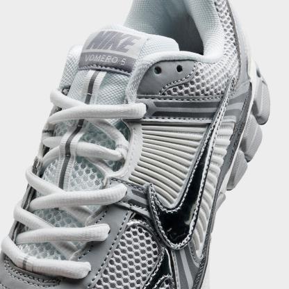 Men's Nike Zoom Vomero 5 Casual Shoes - Summit White/Light Smoke Grey/Smoke Grey/Metallic Silver