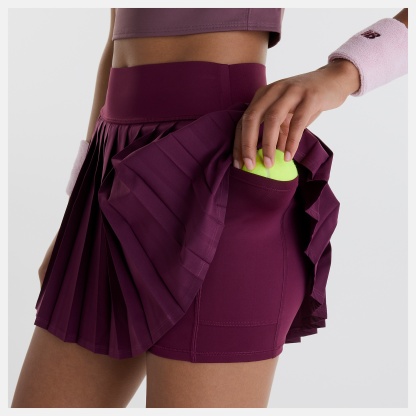 Chi lleva una talla S y mide 5'9"/ 175cm. Pecho : 32"/81cm, Cintura : 24"/61cm, Caderas : 35"/89cm