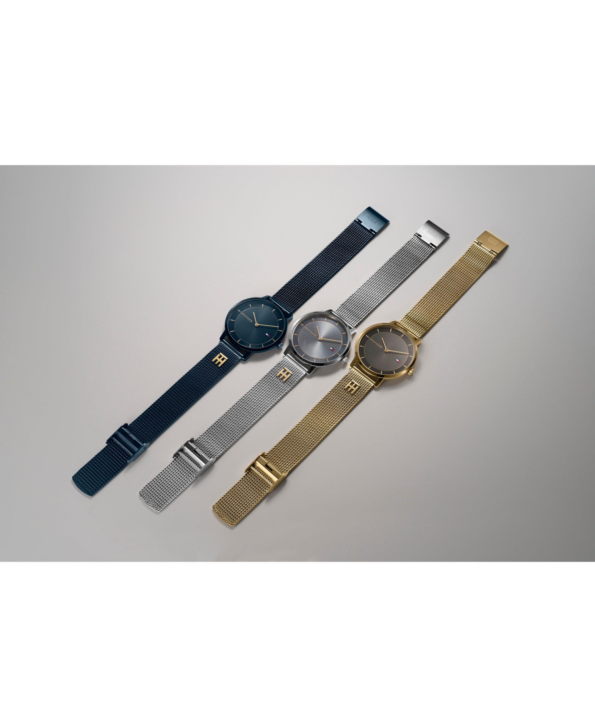 Tommy Hilfiger Women's Quartz Ionic Plated Blue Stainless Steel and Gold-Tone Steel Mesh Bracelet Watch 35mm - Blue