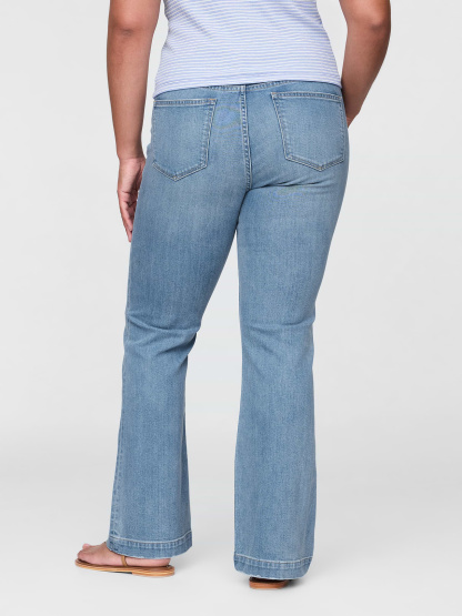 Low Rise Long & Lean Split-Hem Jeans - Light indigo
