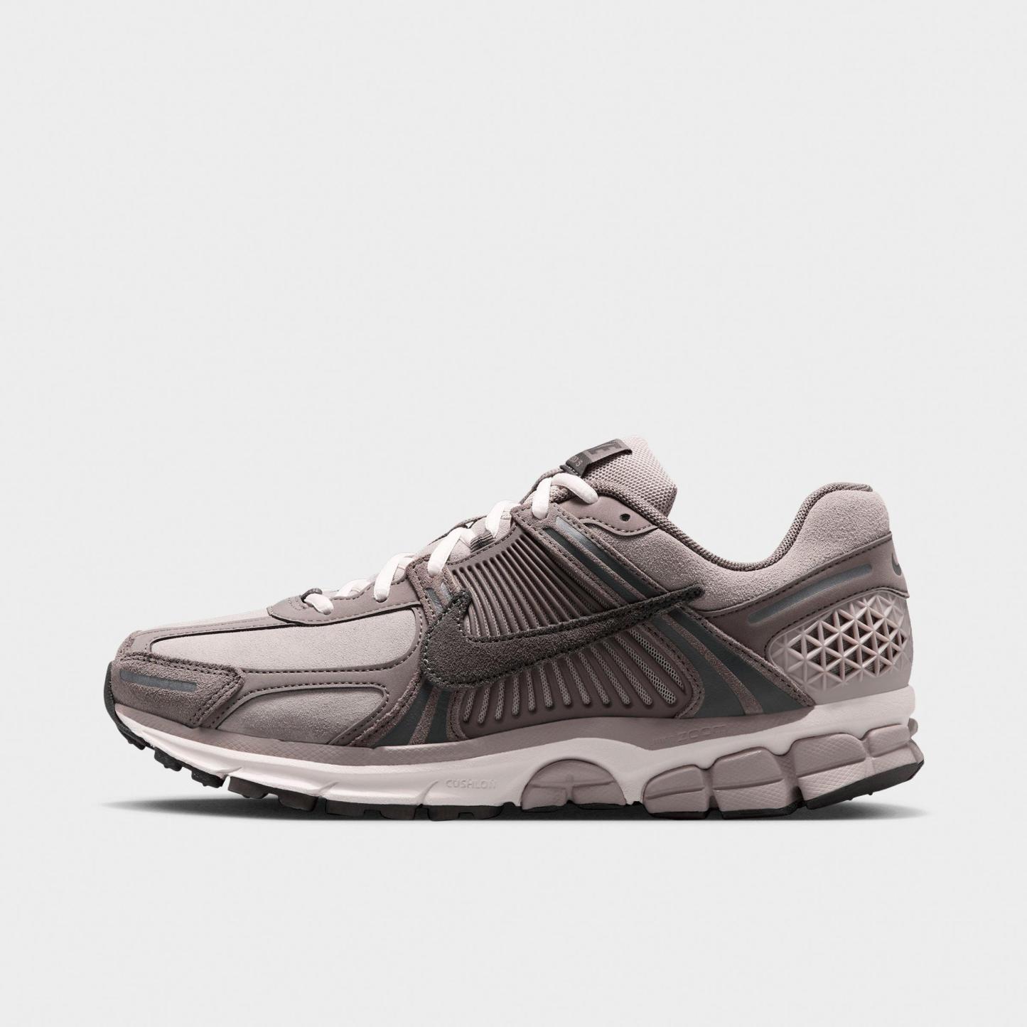 Men's Nithtke Zoom Vomero 5 Casual Shoes - Part 1 - College Grey/Cave Stone/Sail/Medium Ash - Left shoe facing left. Outside of the shoe.