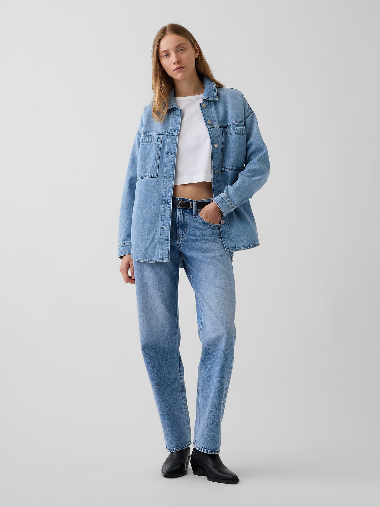 Mid Rise Straight Taper Jeans - Light wash