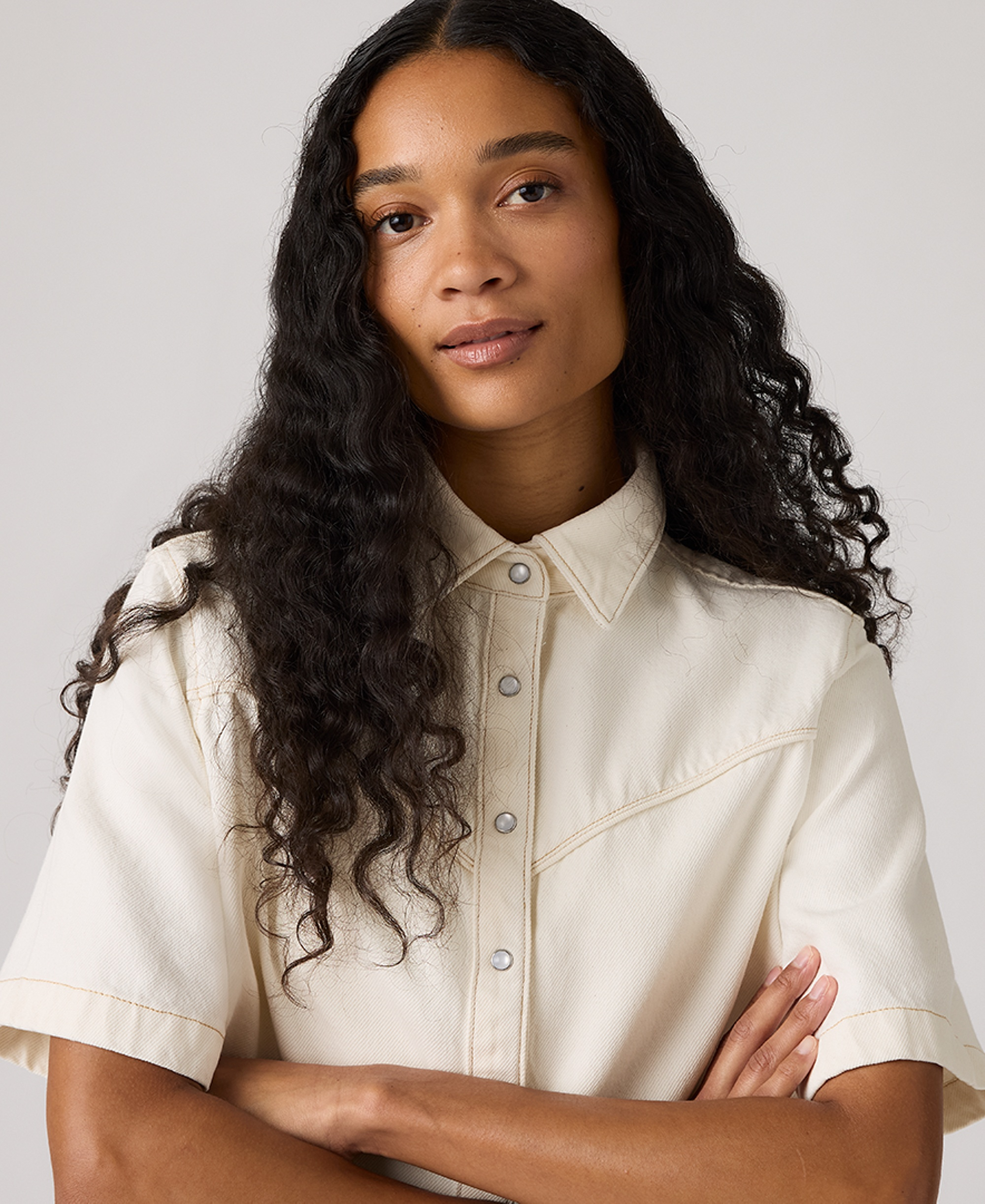 Levi's Premium Women's Logan Short-Sleeve Cropped-Fit Denim Shirt - Truth Slip