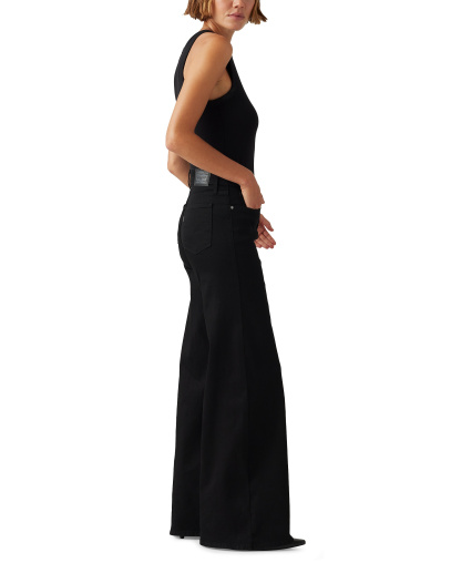Levi's Women's 318 Shaping Stellar-Stretch Wide-Leg Jeans in short length - Soft Black