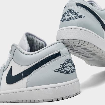 Men's Air Jordan Retro 1 Low Casual Shoes - Aura/White/Squadron Blue - view 3