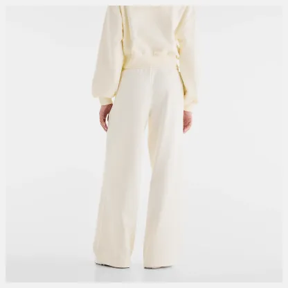 Lola is wearing size S and is 5'8"/172.72cm. Chest: 31.5"/80.01cm, Waist: 25.5"/64.77cm, Hips: 36"/91.44cm