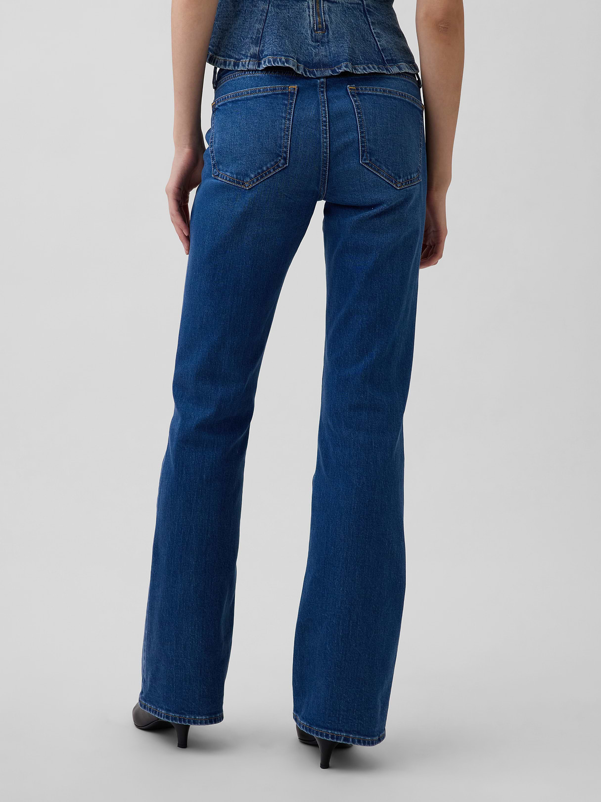 Low Rise Long & Lean Split-Hem Jeans - Medium wash