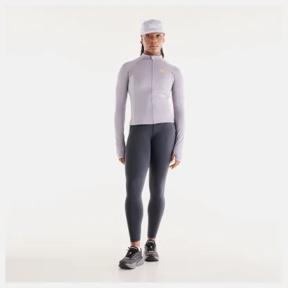 Isio-Maya lleva una talla S y mide 5'8"/172.72cm. Pecho : 34"/86.36cm, Cintura : 27.5"/69.85cm, Caderas : 39"/99.06cm