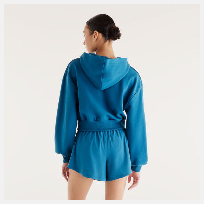 Lola is wearing size S and is 5'8"/172.72cm. Chest: 31.5"/80.01cm, Waist: 25.5"/64.77cm, Hips: 36"/91.44cm