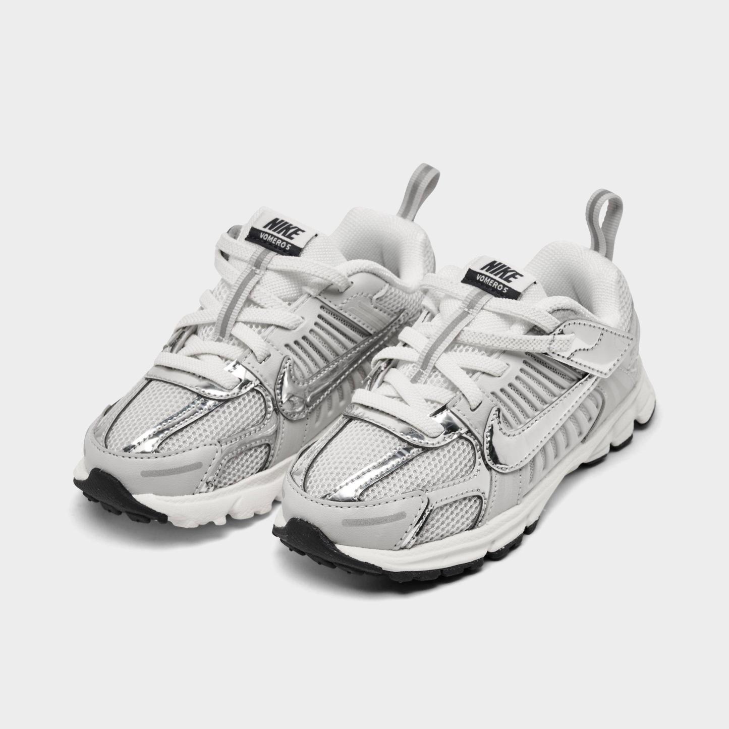 Infant and Kids' Toddler Nithtke Vomero 5 Stretch Lace Casual Shoes - Photon Dust/Chrome/Gridiron/Sail - Both shoes facing left