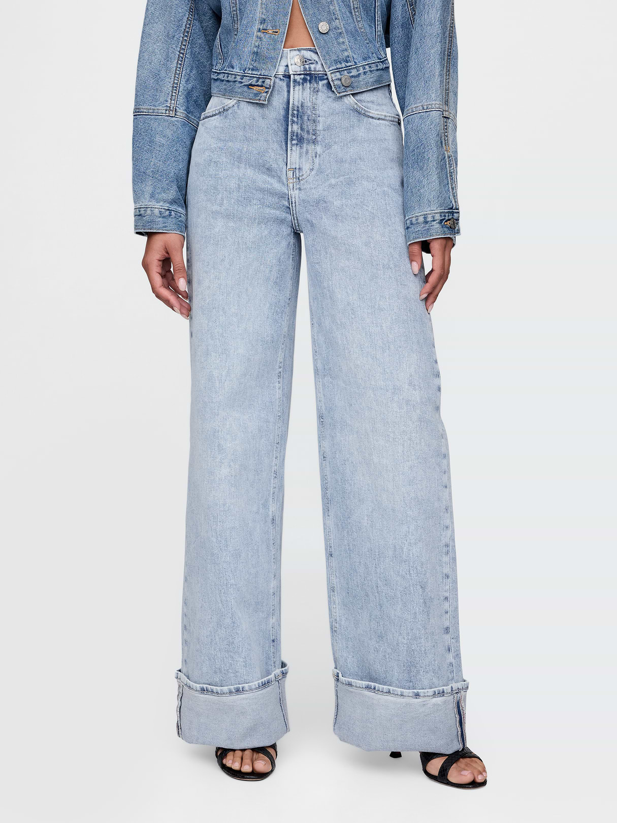 High Rise Stride Cuffed Wide-Leg Jeans - Washed light indigo