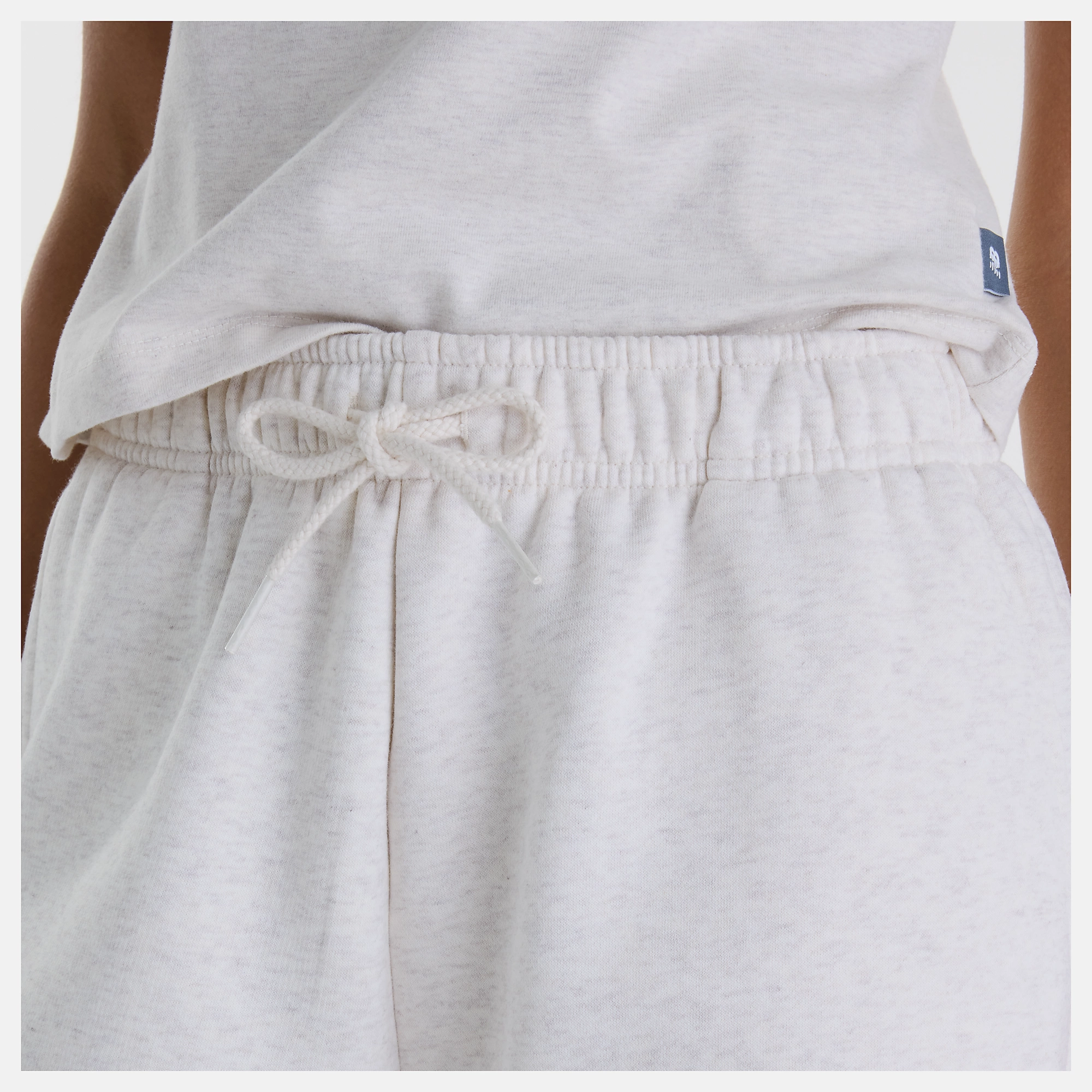 Chi lleva una talla S y mide 5'9"/ 175cm. Pecho : 32"/81cm, Cintura : 24"/61cm, Caderas : 35"/89cm