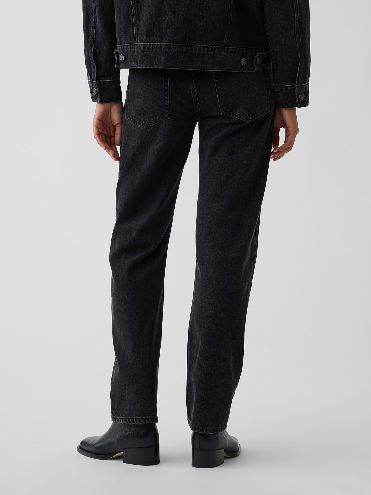 Mid Rise Straight Taper Jeans - Black wash