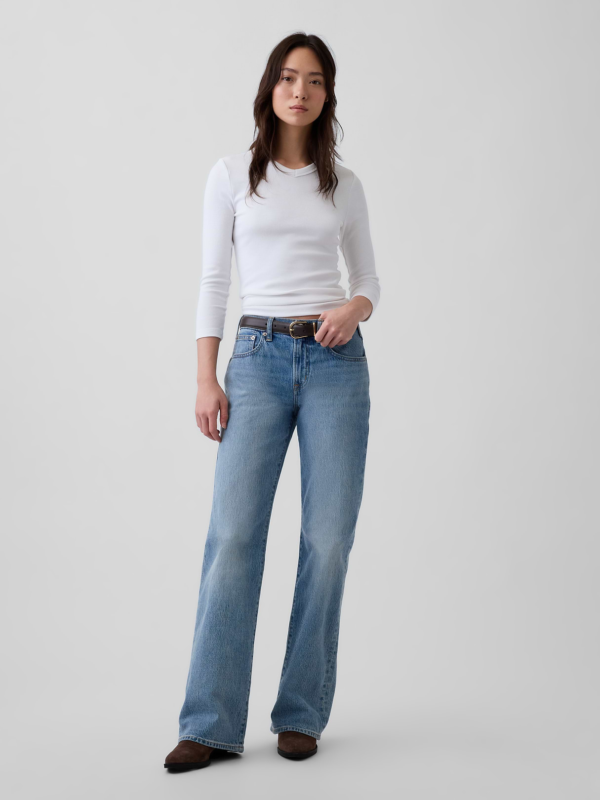 Mid Rise Relaxed Flare Jeans - Medium wash
