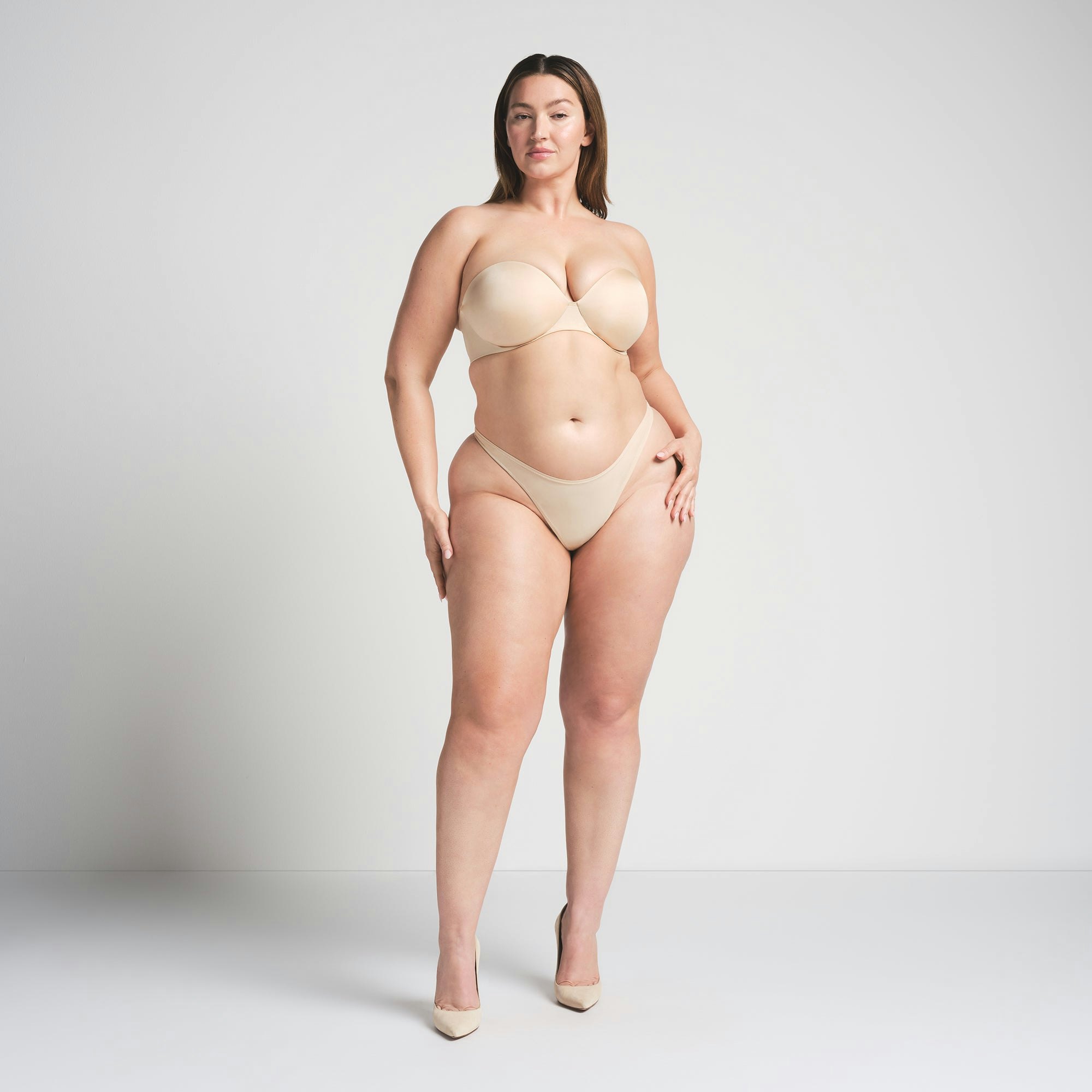 SKIMS ULTIMATE STRAPLESS PUSH-UP BRA - SAND - image 9