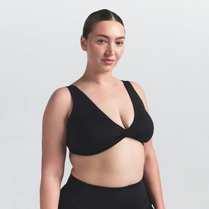 NikeSKIMS MATTE TWIST-FRONT BRA - OBSIDIAN - image 16