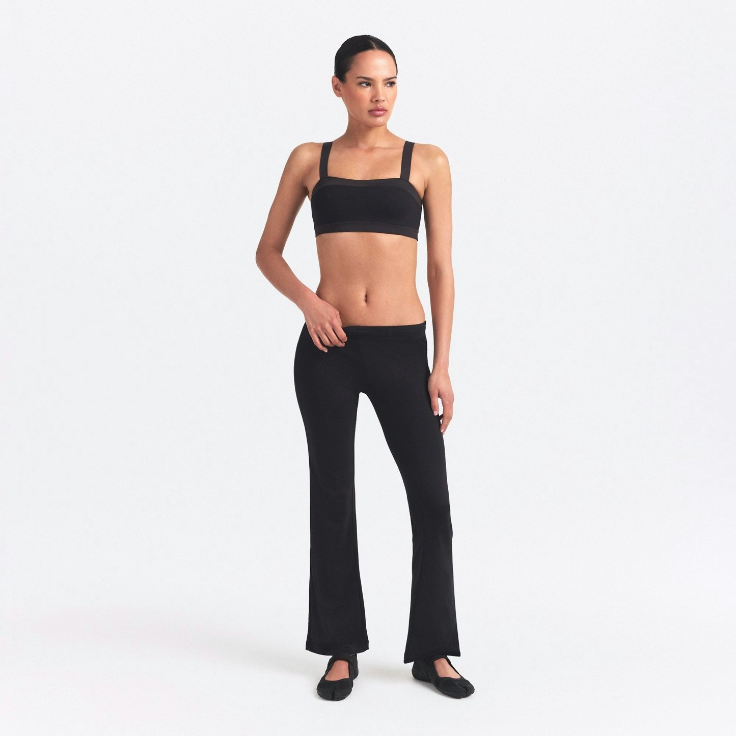 NikeSKIMS MATTE SHINE MIX STRAIGHT NECK BRA - OBSIDIAN AND IGNEOUS - image 7