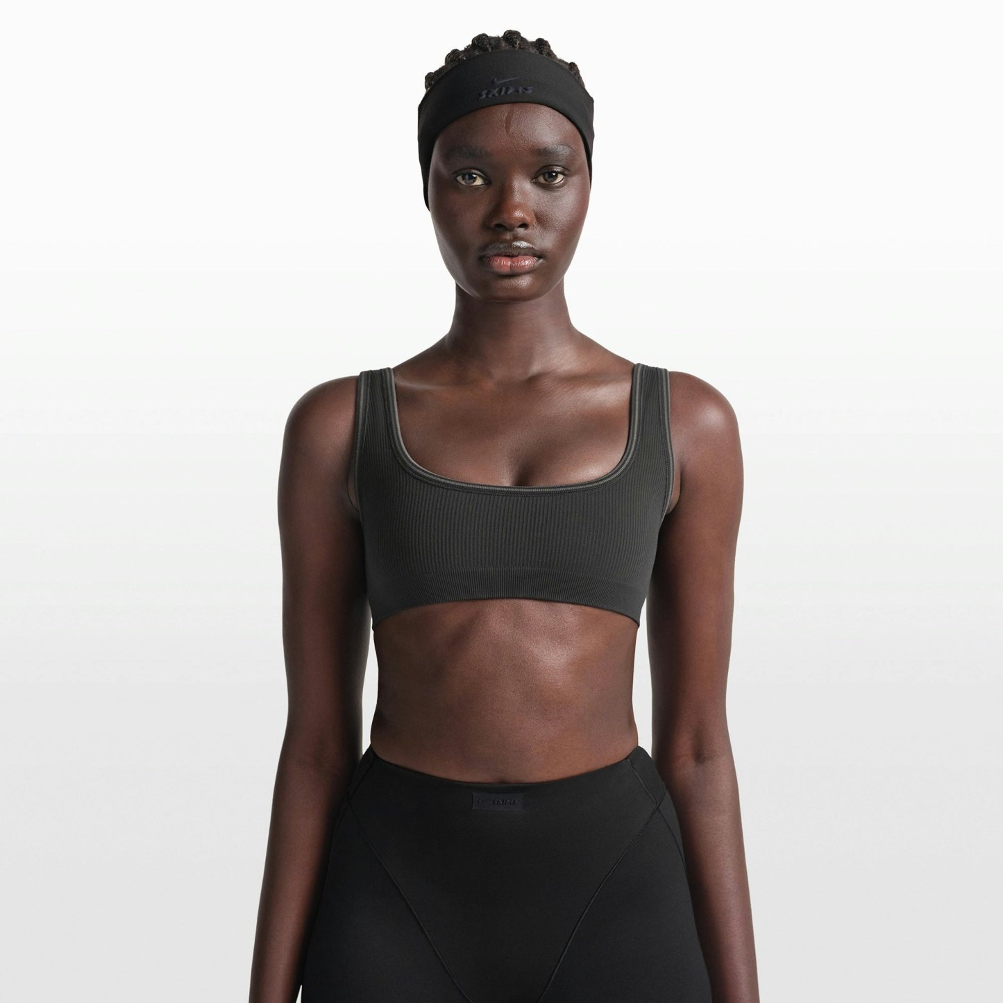 NikeSKIMS RIBBED SEAMLESS MICRO SCOOP BRA - OBSIDIAN - image 2