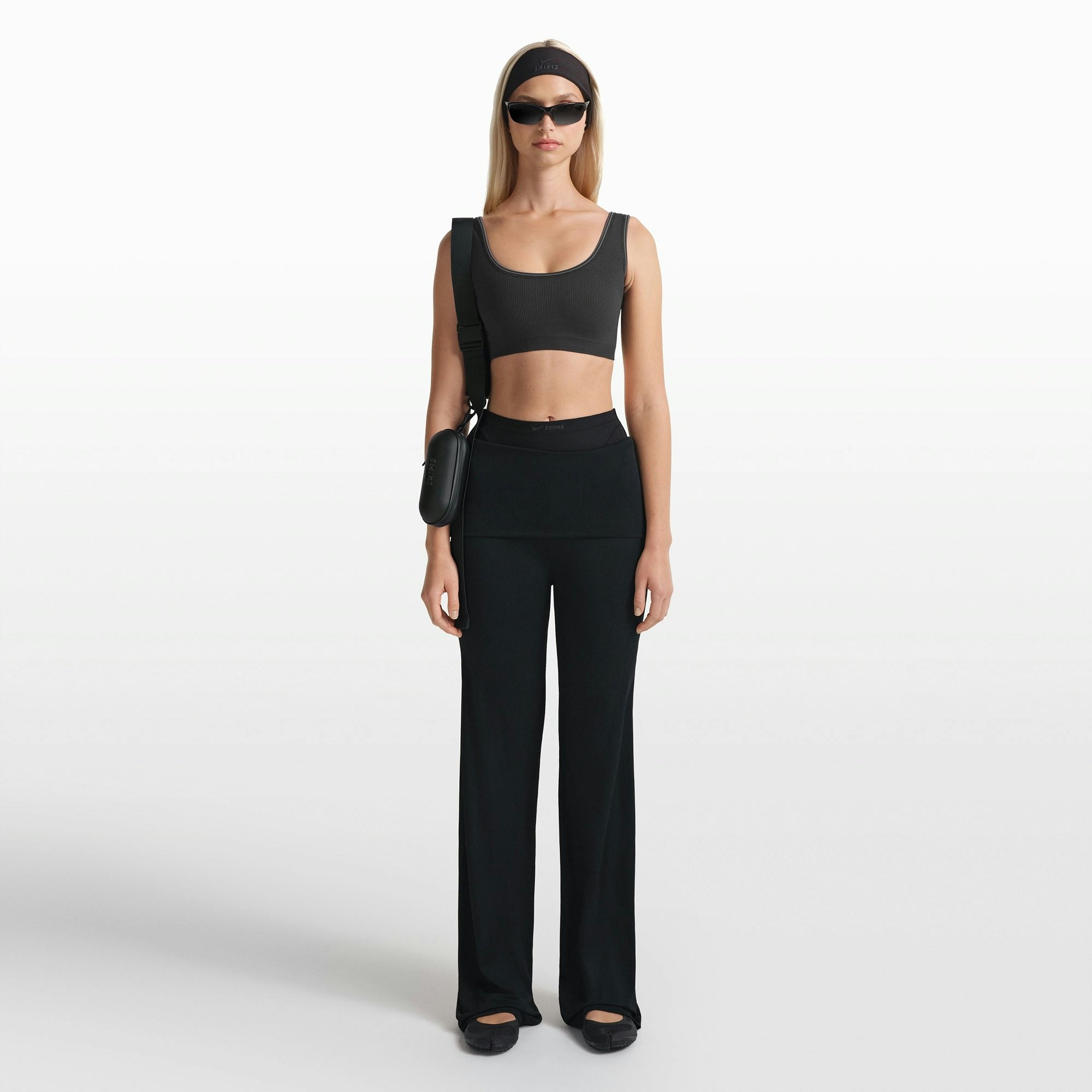 NikeSKIMS RIBBED SEAMLESS SCOOP BRA - OBSIDIAN
