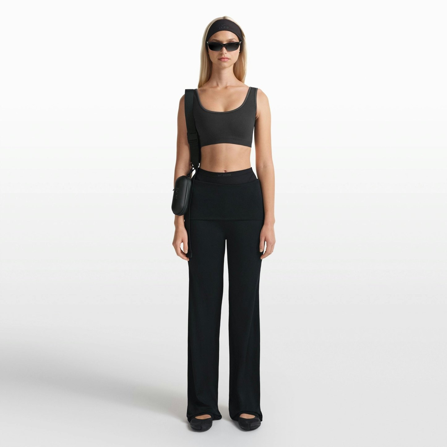 NikeSKIMS RIBBED SEAMLESS SCOOP BRA - OBSIDIAN