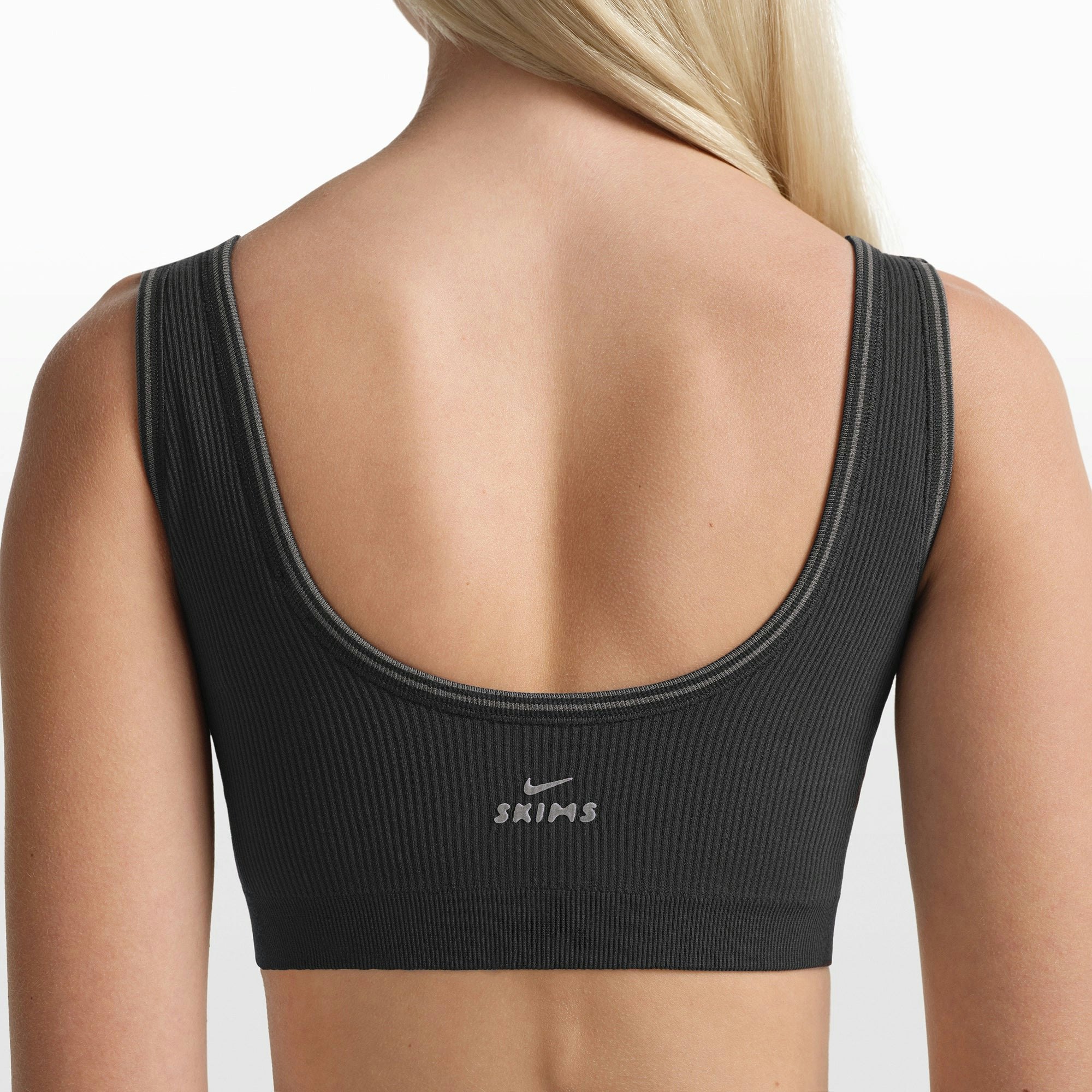 NikeSKIMS RIBBED SEAMLESS SCOOP BRA - OBSIDIAN - image 4