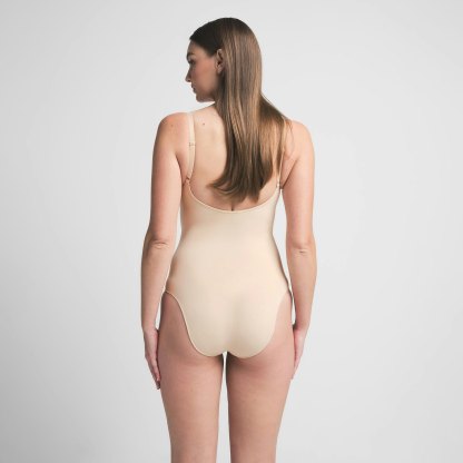 SEAMLESS SCULPT BRIEF BODYSUIT - SAND