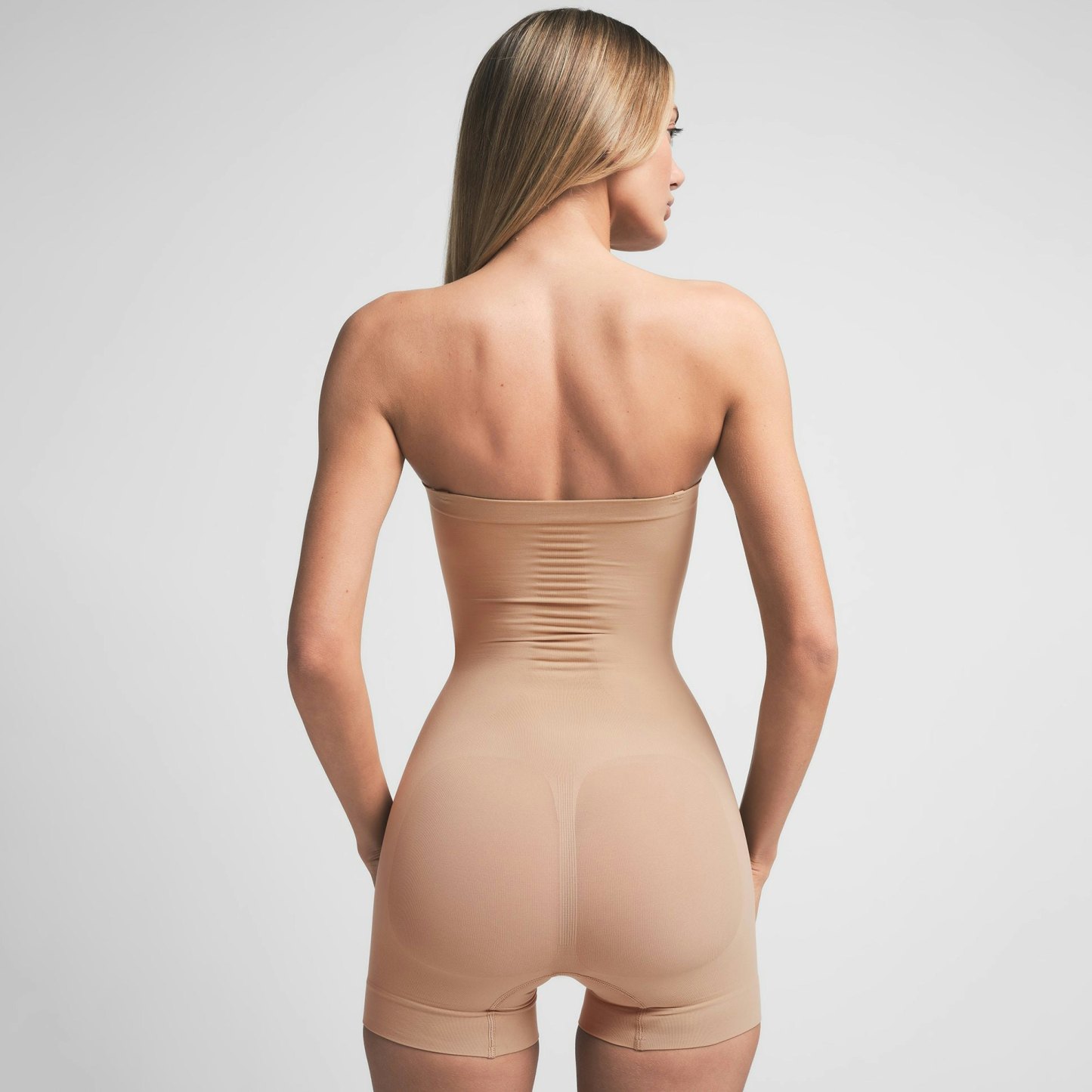 SEAMLESS SCULPT STRAPLESS SHORTIE BODYSUIT - CLAY