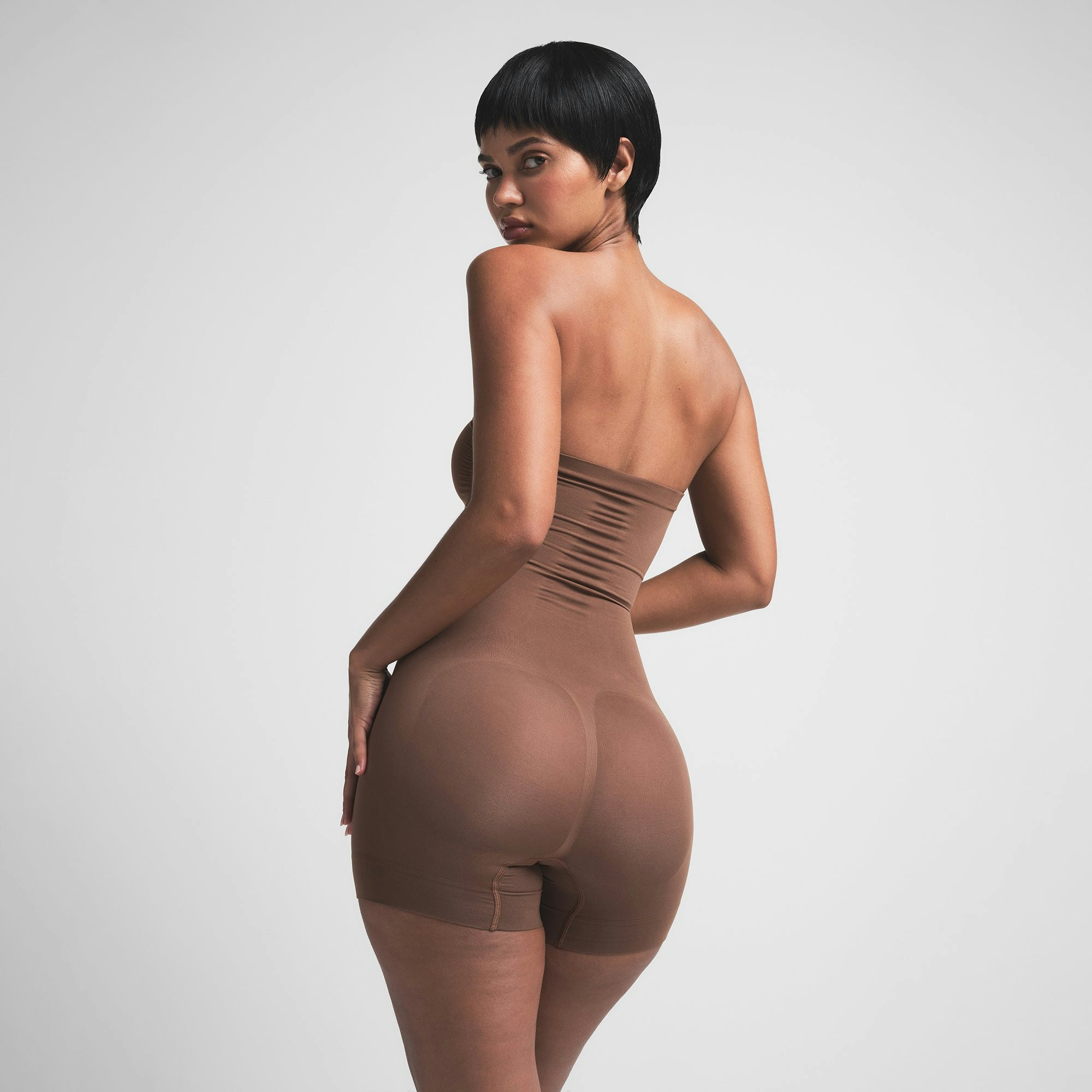SEAMLESS SCULPT STRAPLESS SHORTIE BODYSUIT - JASPER