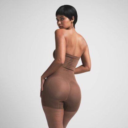 SEAMLESS SCULPT STRAPLESS SHORTIE BODYSUIT - JASPER