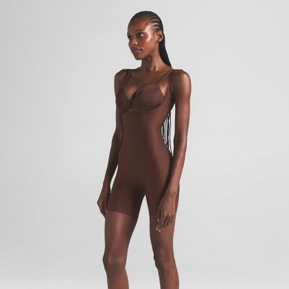 SKIMS BODY CORE SCULPT OPEN BUST MID THIGH BODYSUIT - COCOA